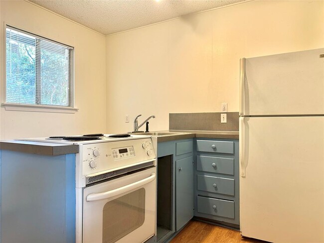 Photo - 2721 Hemphill Park Unit D