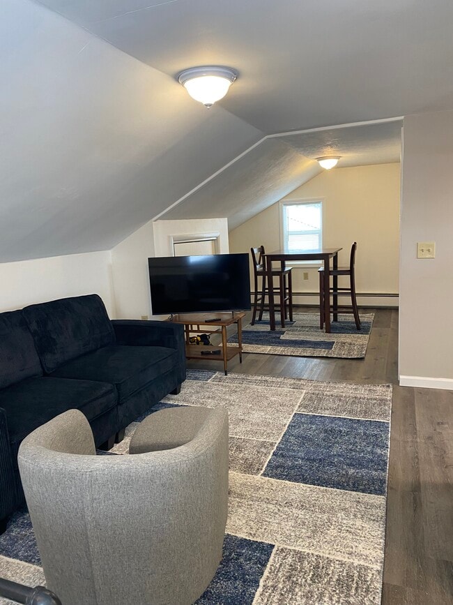 New furniture, carpeting, smart TV - 1200 Front St