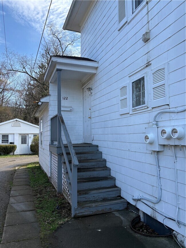 Photo - 122 W High St