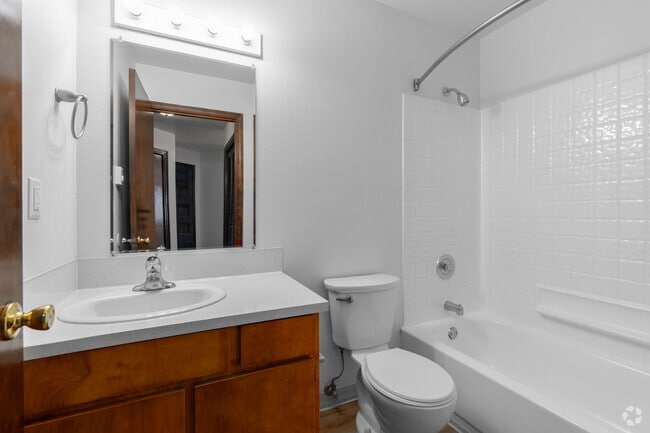 3BR, 2BA - 1,166SF - Second Bathroom - Fir Grove