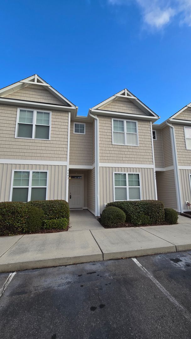Building Photo - SAYLOR'S WATCH - 3 Bedroom Townhome in Monkey Junction/South Wilmington!