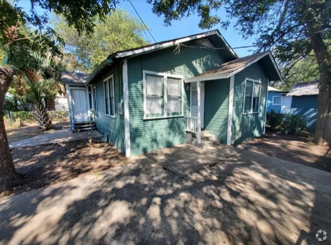 Building Photo - 305 E Lambert St Rental