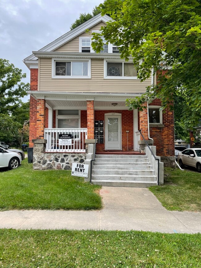 Building Photo - 127 College Pl - Utilities Included