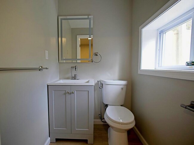 Photo - 1961 N Croskey St