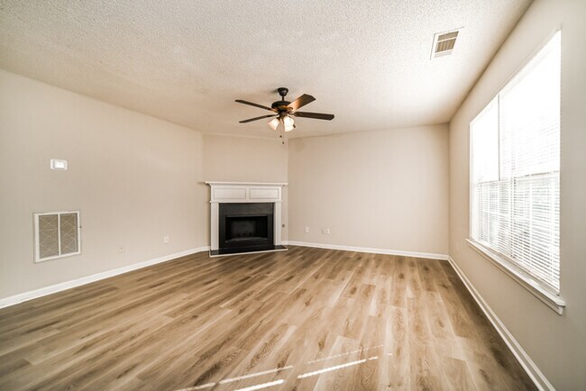 Photo - 6887 Derby Ave