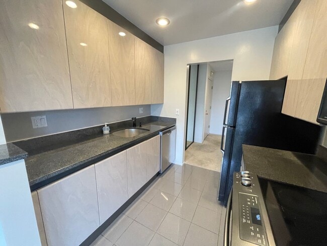 Photo - 1 BEDROOM / 1 BATH CONDO AVAILABLE AT WATERGATE COMPLEX IN EMERYVILLE!!! Unidad 429