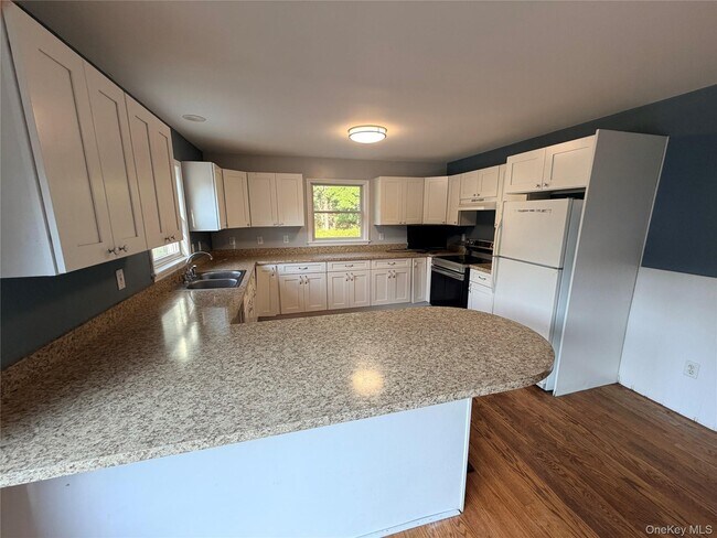 Photo - 484 N Magee St