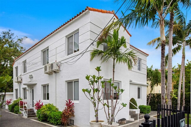 Photo - 623 NE 61st St Unit 3