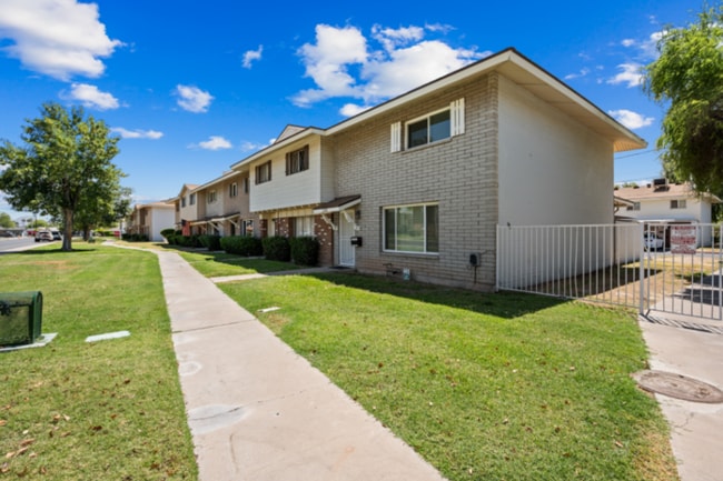 Photo - 2Bed/1.5Bath Townhome at 15th Ave/Camelback! Ready for Immediate Move-In!