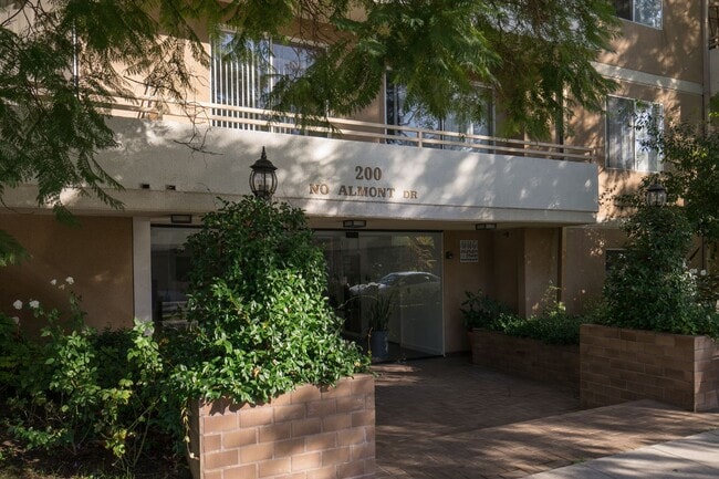 Photo - Beverly Hills Prime Location - 2 bed 2.5 bathroom Unit 104