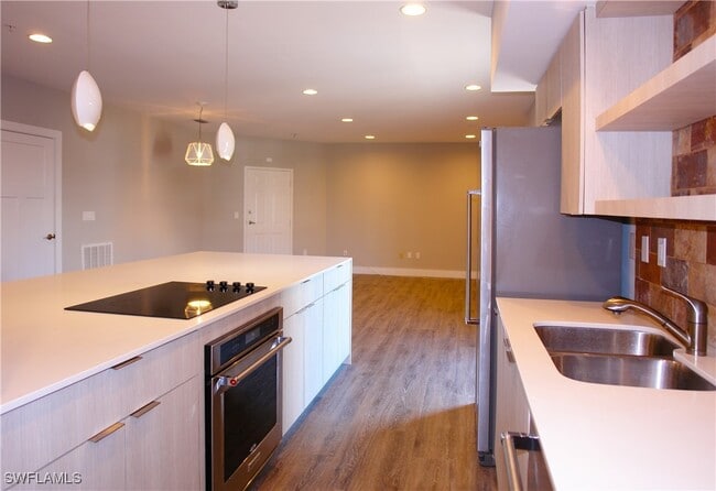 Building Photo - 4645 SE 11th Pl Unit 302 Rental