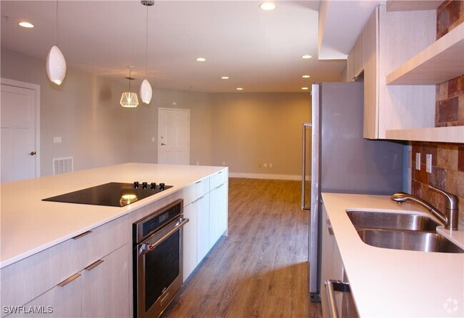 Building Photo - 4645 SE 11th Pl Unit 302 Rental