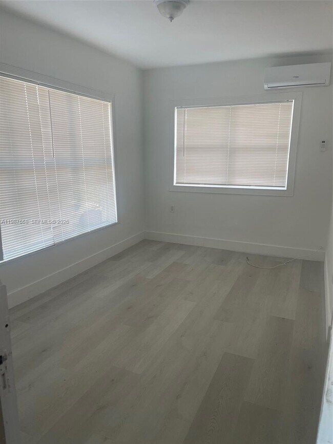 Photo - 1552 SW 2nd St Unit 12