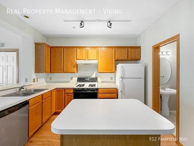 Photo - 2 Bed townhome with 2 Car Garage in Minnet...