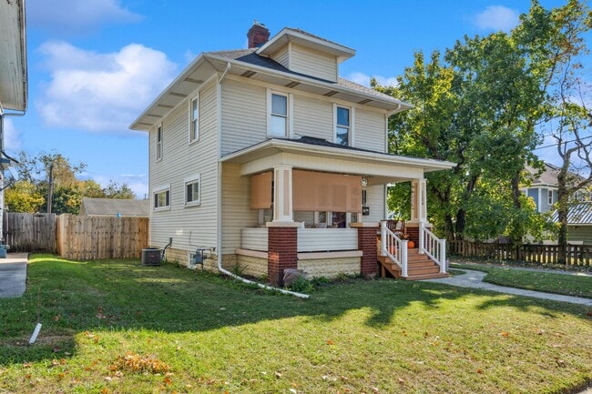 1124 Elm St