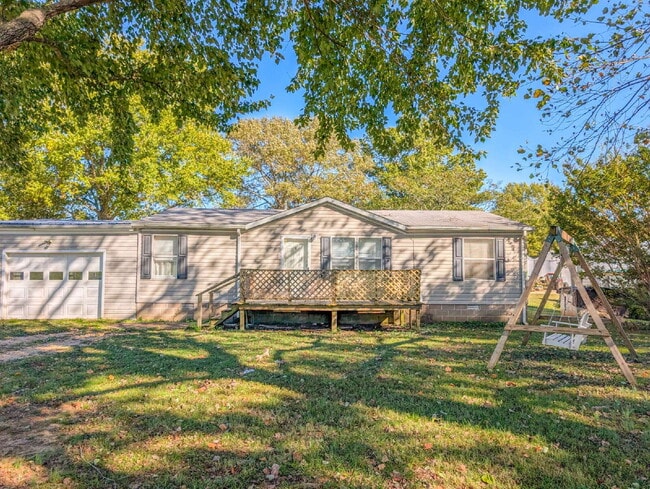 Photo - 1483 Kemp Rd
