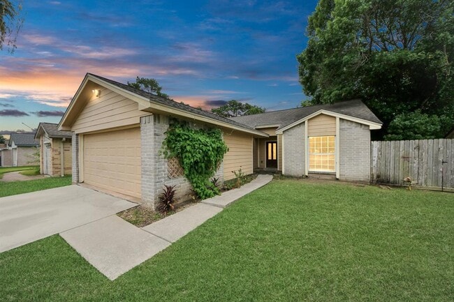 Building Photo - 10315 Appleridge Dr Rental