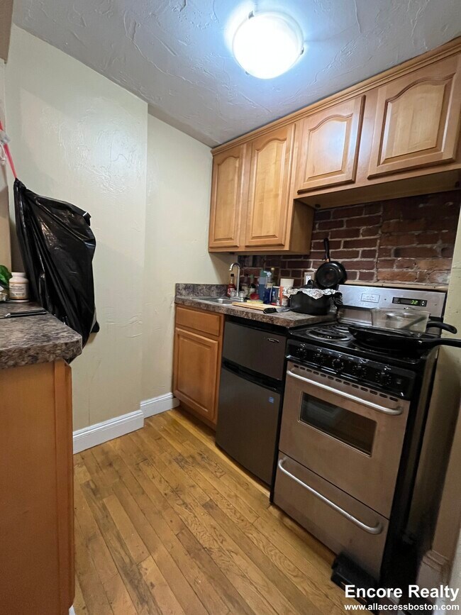 Photo - 48 Hereford St Unit 2