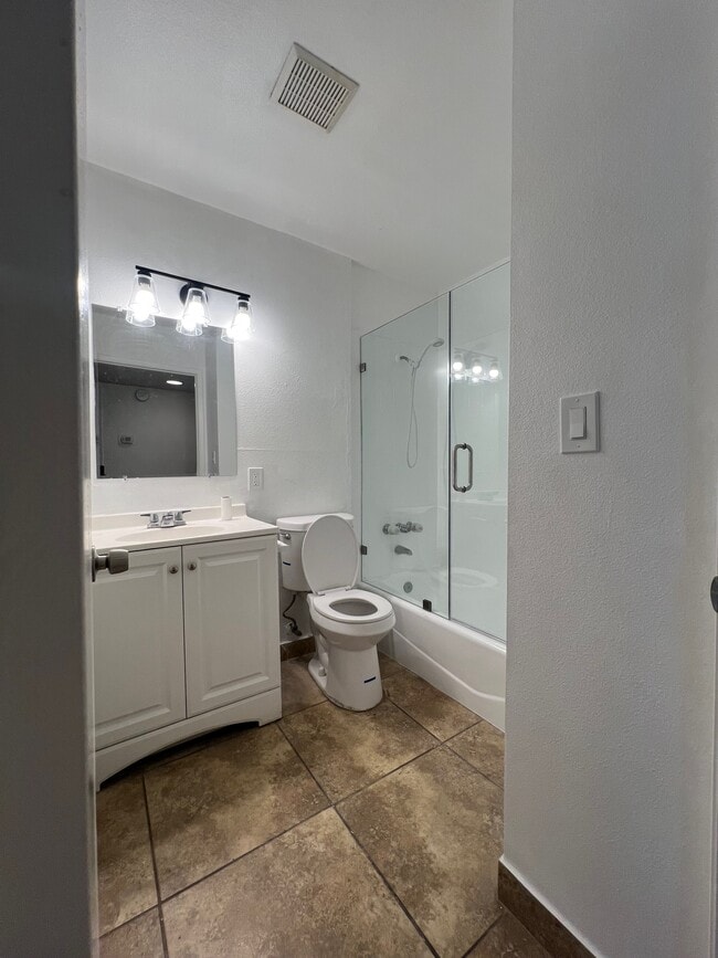 Photo - 1447 E Windsor Rd