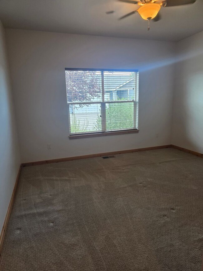 16 Voyager Ln