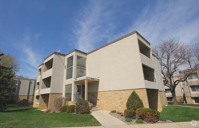 Building Photo - 1923 Viking Dr NW Unit 25 Rental