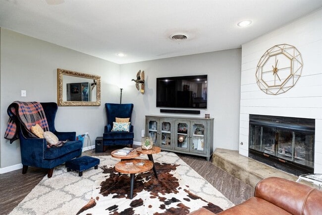 Photo - Pre-Leasing - 3 bed 2 bath