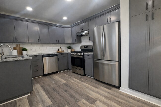 Photo - 2353 Oxford Way