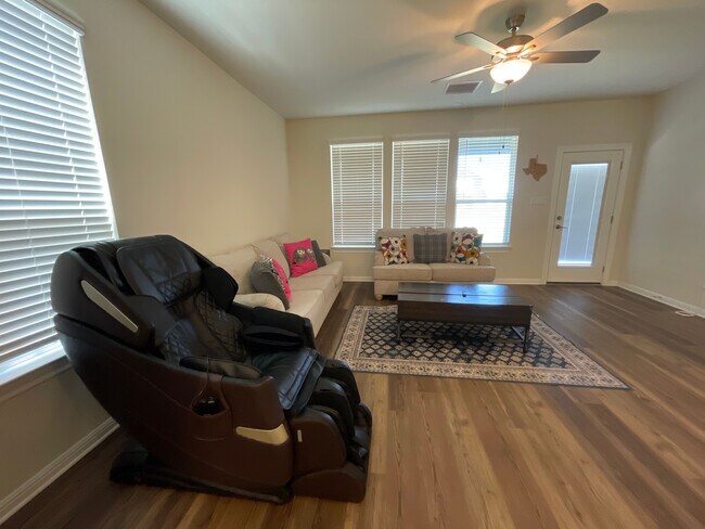 Room in House on Regatta Trl