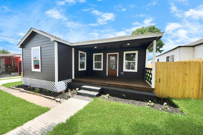 Photo - 1218 Des Jardines St