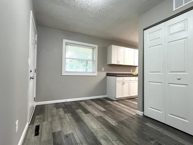 77 Brookhaven Dr