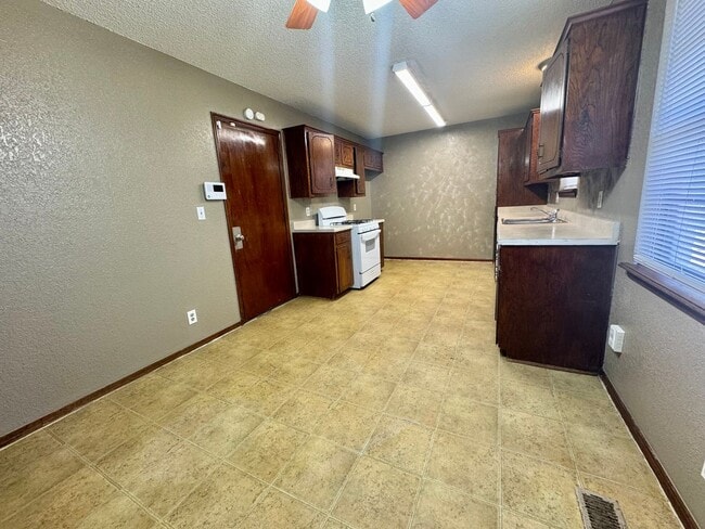 Photo - Adorable 3 bedroom 1.5 bathroom located in Tulsa Ok