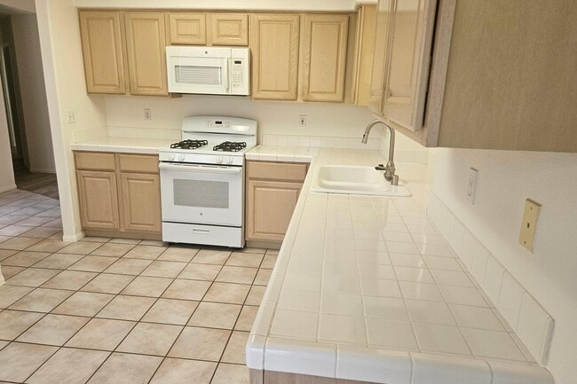 Building Photo - 40968 Schafer Pl Rental
