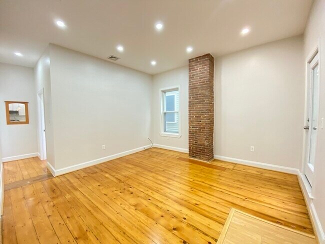 Photo - 258 W Broadway Unit 4