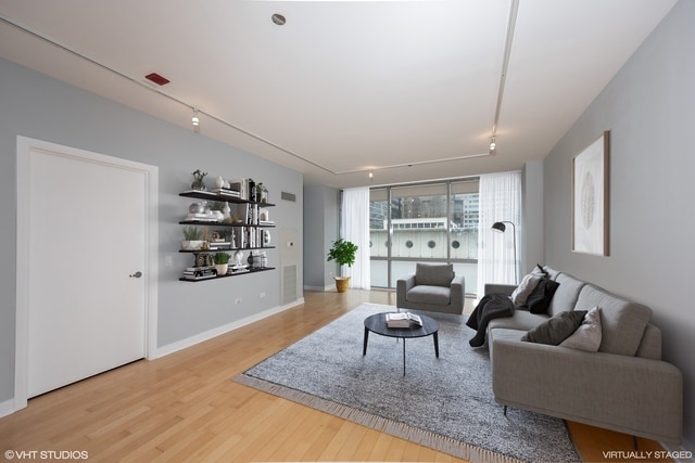 8 E Randolph