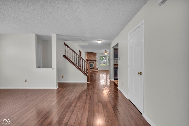 Photo - 10187 Hatherley Way