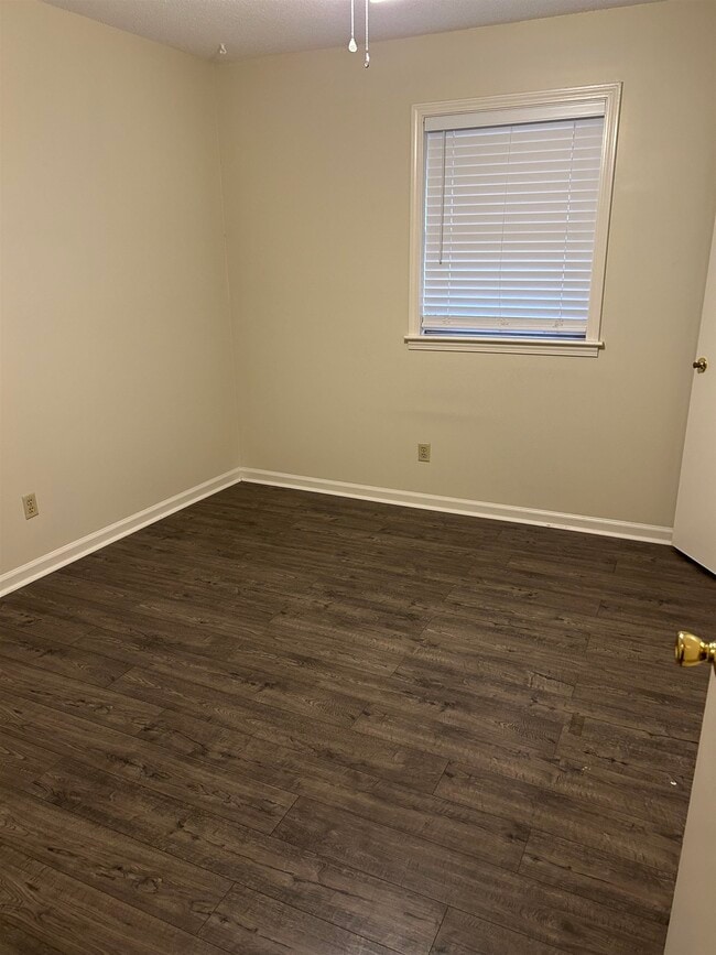 Photo - 2752 Satellite St