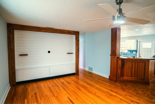 Photo - 601 Palm Tree Rd