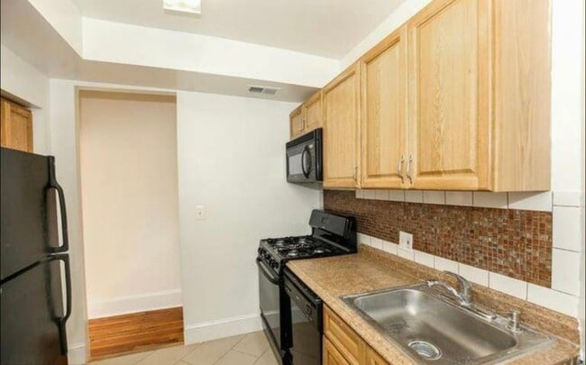 Photo - 1423 E Street NE, Unit 2nd Fl Front Bedroom Unit 2nd Fl Front Bedroom