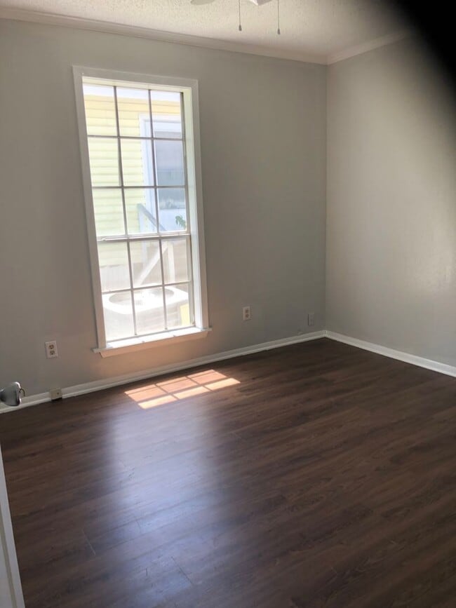 Photo - Move In Specual Large Duplex in a quiet cul-d-sac close to VA hospital Unidad 1