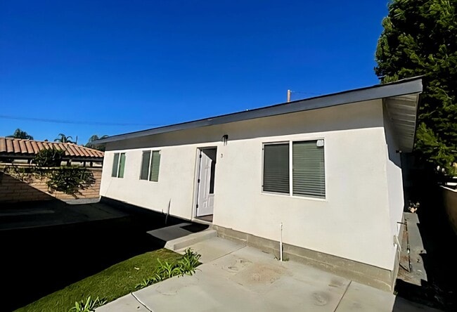 Building Photo - Circle City Dr Unit 3 Detached back house