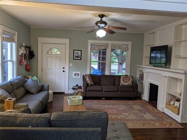 Photo - Daring 2 bedroom 1 bath in the heart of Ryan Place. Unit 100