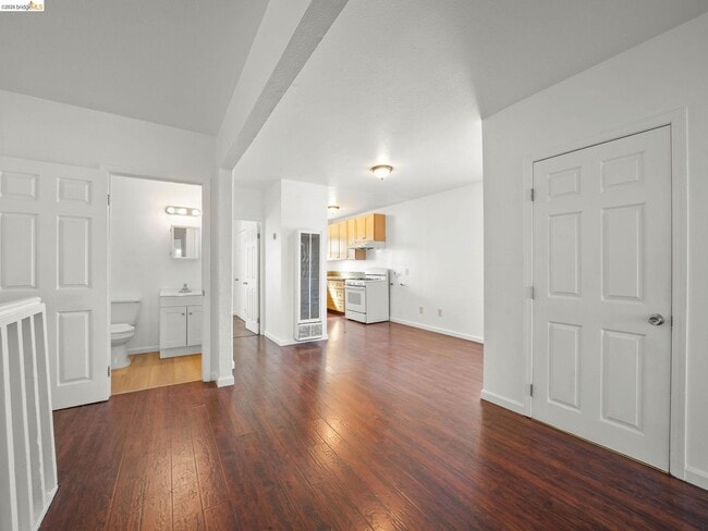 Building Photo - 400 Bissell Ave Unit 402