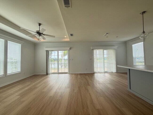 7608 Lakeshore Dr