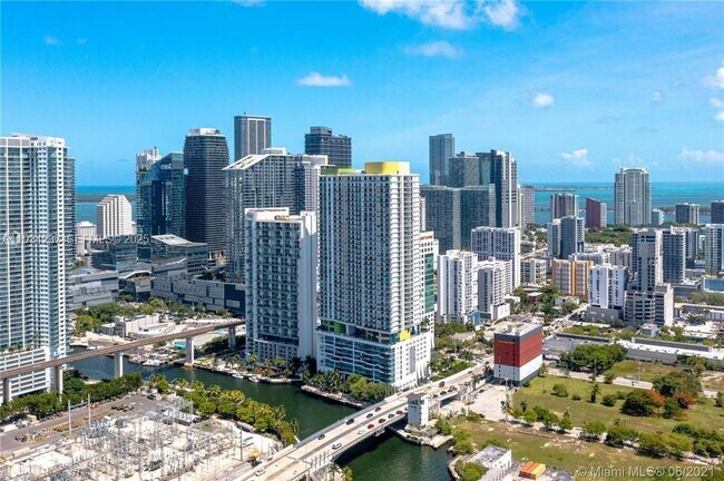 Photo - 185 SW 7th St Unidad 3109