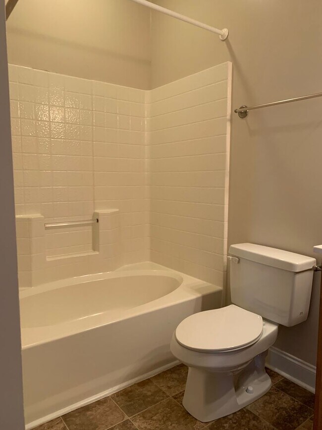 Photo - 262 Sheliah Ct