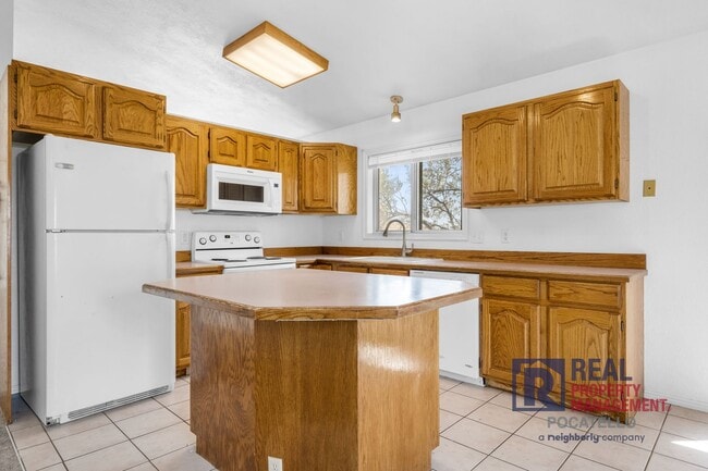 Photo - 2192 Marigold St