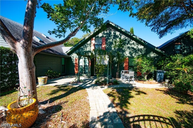 1313 Solana Rd