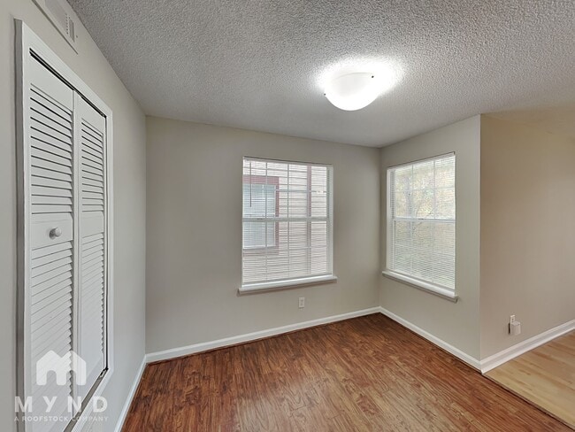 Photo - 1213 Waterville Ct