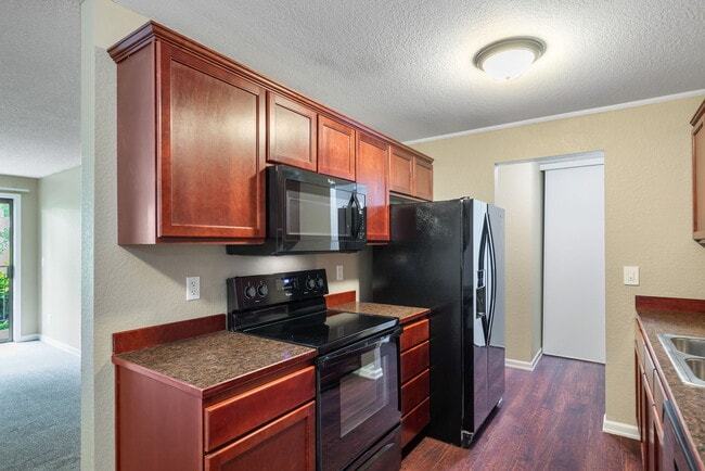 Photo - 750 N 143rd St Unidad 111