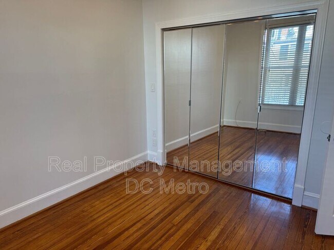 Photo - 2131 Newport Pl NW Unit #2